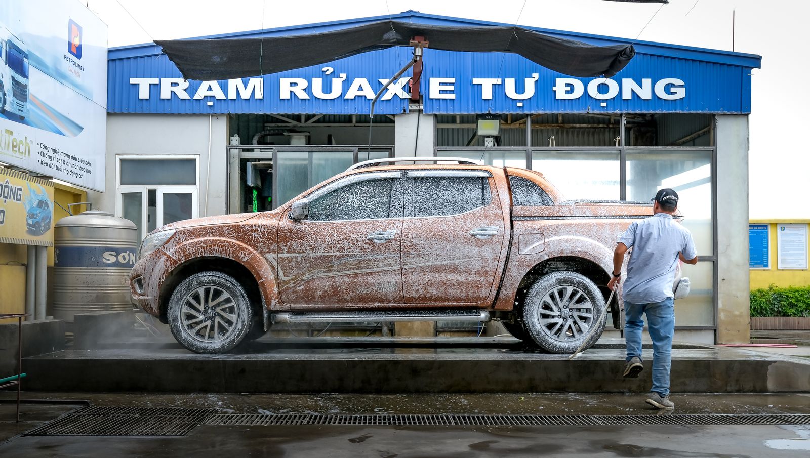 Ročno pranje avtomobila s peno